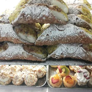 Bed & Breakfast Ursino's Luxury, Aeroporto di Catania Fontana Rossa