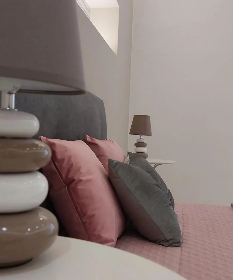 La Maison De Cavour Aeroporto di Catania Fontana Rossa Bed & Breakfast